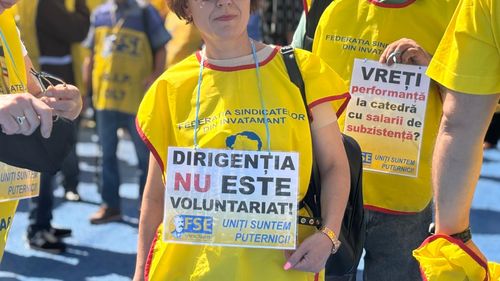 FOTO VIDEO:  Peste 10.000 de profesori protestează miercuri în Capitală, potrivit sindicatelor / Profesorii cer retragerea proiectului legii salarizării și modificarea măsurilor de austeritate din școli /„A venit momentul să fim o singură voce!”