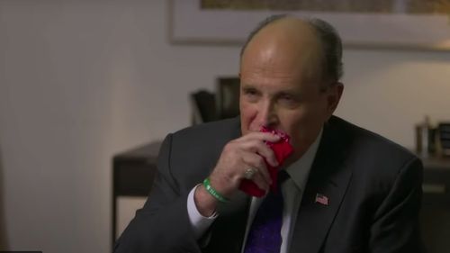 Zmeura de Aur a ajuns la Rudy Giuliani, fostul primar al New York-ului care a apărut involuntar în comedia „Borat Subsequent Moviefilm”
