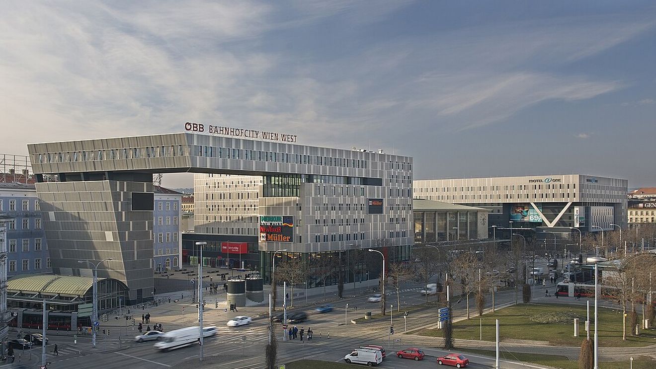 Atacul terorist plănuit de un copil de 14 ani la gara Westbahnhof din Viena a fost prevenit de serviciile de securitate din Austria. Tânărul e bănuit de apartenență la organizația teroristă Statul Islamic