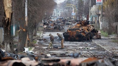 Procurorul general al Ucrainei: Zece soldaţi ruși, inculpați pentru presupuse crime de război la Bucea / Suspecţii i-au îngenunchiat, i-au legat la ochi şi i-au ameninţat că îi vor ucide trăgând în mod deliberat în direcţia lor