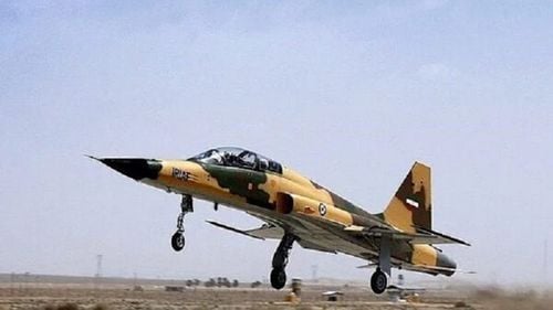 Un avion de luptă iranian s-a prăbuşit într-o zonă rezidenţială /  Aparatul a lovit peretele unei şcoli / Trei morți: doi militari și un civil