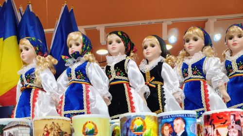 Fenomenul suvenirurilor cu Nicolae Ceaușescu | Legea interzice promovarea cultului persoanelor condamnate pentru genocid / Președintele IICCMER: „Poliția ar trebui să ia măsuri. (...) E un fenomen legat de o criză de identitate la nivel social”