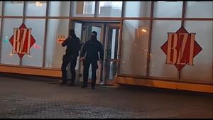 VIDEO Ziarul de Iași: Percheziții la sediul ziarului Bună Ziua Iași/ Dosarul penal vizează acuzații de pornografie infantilă (surse)