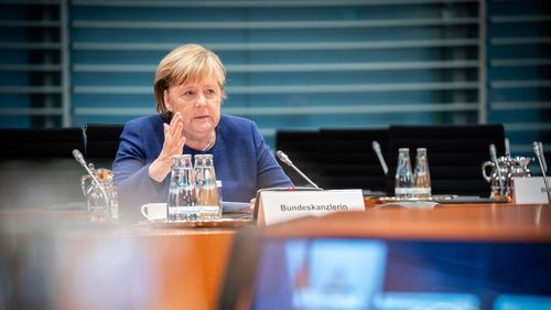 Mario Draghi și Angela Merkel, luați în calcul de UE pentru poziția de negociator cu Rusia