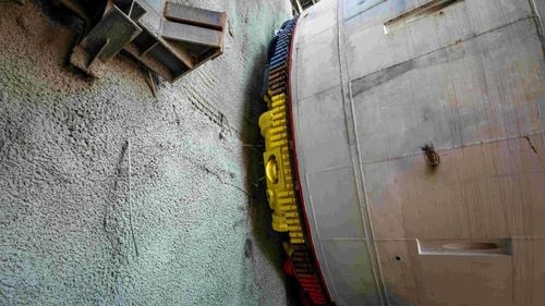 Cine este inginerul care coordonează cele patru TBM-uri care forează cele mai lungi tuneluri feroviare din România.