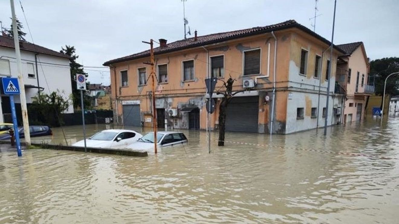Cum se explică amploarea inundațiilor din Italia / Un oficial vorbește despre ”tropicalizarea” țării: Nimic nu va mai fi ca înainte / Peninsula Iberică, sudul Franței, Italia, Grecia se află într-un ''hotspot climatic''