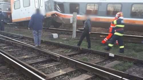 O autospecială de poliție a fost lovită de un tren într-o localitate din Prahova/ Un polițist local a murit
