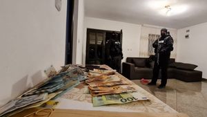 Percheziții în Ialomița și Călărași, la clanul Duduianu/ Membri ai grupării, bănuiți de furt din depozite, într-un dosar cu un prejudiciu de 200.000 de euro