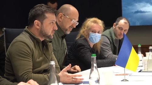VIDEO Primele imagini de la întâlnirea fără precedent în Kievul bombardat între președintele Zelensky și liderii celor trei țări aliate: Polonia, Cehia și Slovenia