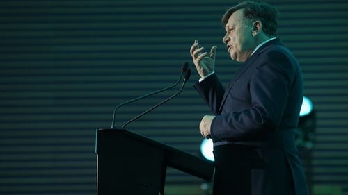 Crin Antonescu: Partidele care guvernează azi România au multe datorii la români, la electorat român, la propriilor votanţi. O spun nu de la distanţă, nu pentru că am fost deoparte 10 ani, ci o spun perfect solidar cu ei