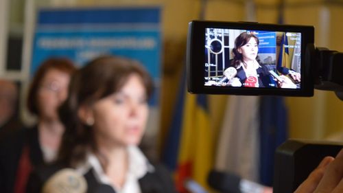 Cum va fi învățământul hibrid, conform ministrului Educației: profesorul intră în clasă, se conectează pe platformă și își desfășoară ora normal cu elevii din clasă și urmăresc lecția și cei de acasă