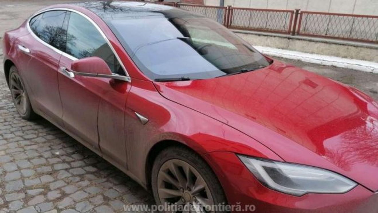 A cumpărat o mașină Tesla de la samsari și a rămas fără ea. Era furată din Norvegia