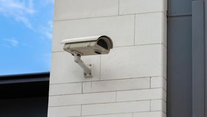 Google renunță la angajamentul de a nu utiliza inteligența artificială pentru arme și supraveghere în masă