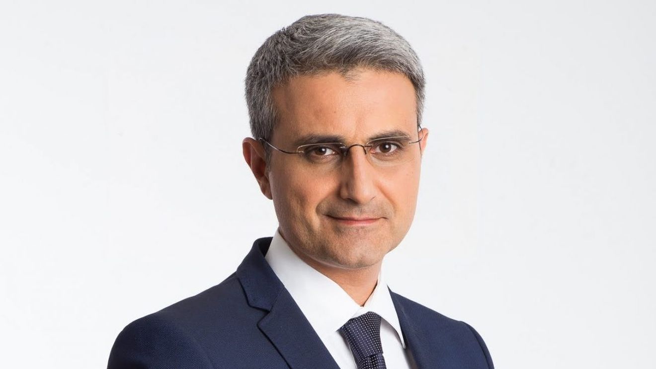 Pagina de Media: Robert Turcescu, ziaristul care s-a deconspirat în direct, se întoarce în presă. Va coordona publicația Evenimentul Zilei, controlată de Dan Andronic