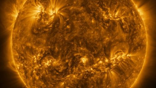 Unde magnetice de înaltă frecvenţă produse de Soare ar putea explica de ce temperatura atmosferei solare este de aproximativ 200 de ori mai ridicată decât temperatura de la suprafaţa astrului