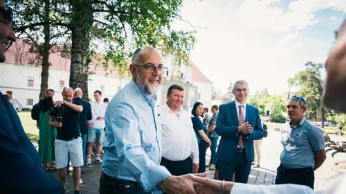 Kelemen Hunor: Nu sunt un admirator al lui Ilie Bolojan, este ediţia lui Klaus Iohannis 2024. Este la fel de inflexibil, nimeni nu are dreptate în afară de el. Este un om care nu riscă, intră în scenă doar când are posibilitatea de a câştiga