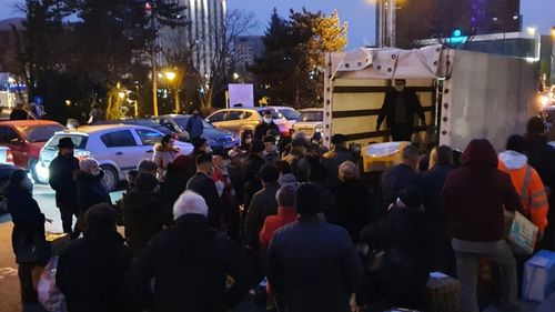 Zeci de sibieni au uitat de carantină și s-au înghesuit să trimită pachete în Spania