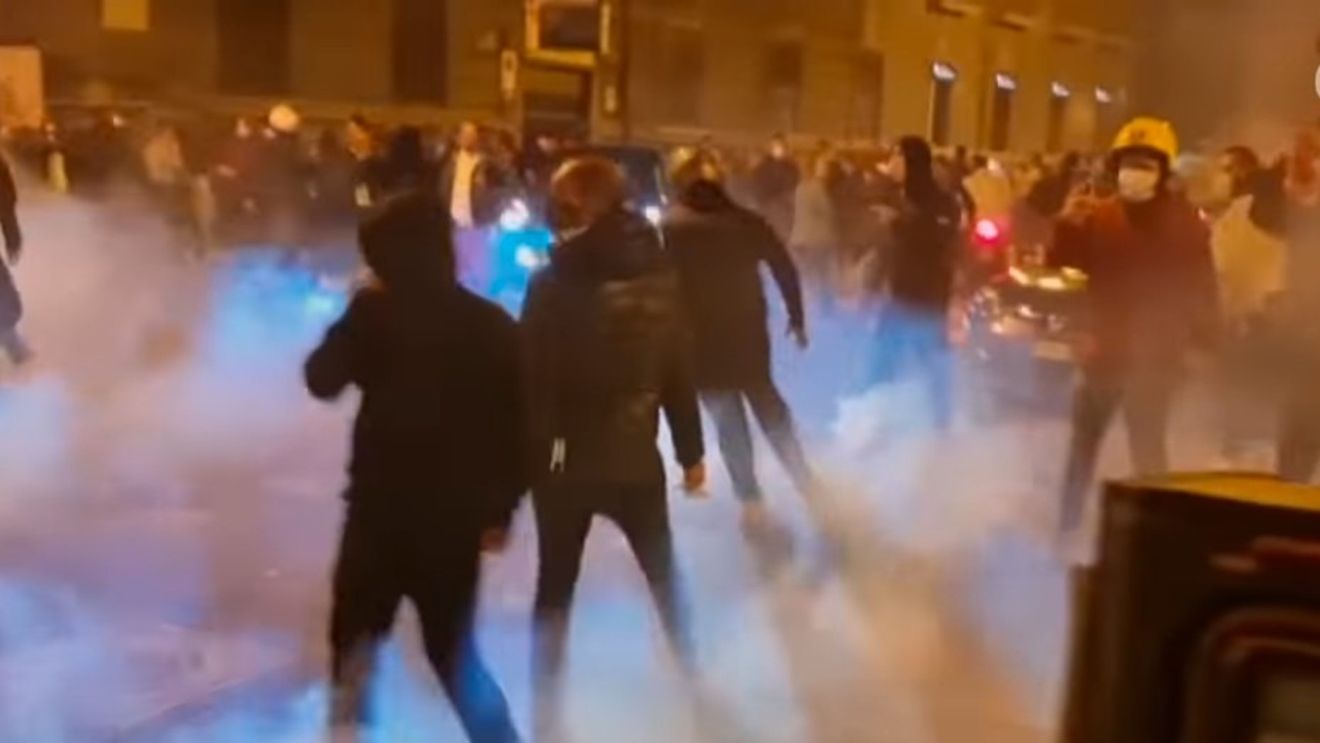 Proteste violente în Italia, după ce au fost impuse noi restricţii în contextul crizei COVID-19