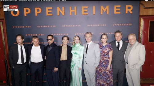 Cinematografele din Los Angeles, luate cu asalt de public pentru primele proiecţii ale filmelor „Barbie” şi „Oppenheimer”, a căror lansare simultană a fost botezată „Barbenheimer”