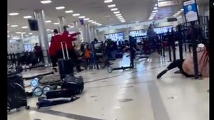 VIDEO SUA: Panică la aeroportul din Atlanta, după ce arma unui pasager s-a descărcat accidental