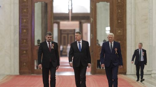 VIDEO Şedinţa solemnă a Parlamentului/ Iohannis: Românii din diaspora au dovedit că sunt nu numai cu gândul, ci și cu fapta parte a națiunii. Acest devotament trebuie recunoscut și instituțional / Ciolacu: Avem nevoie urgentă de un proiect național în care să credem. Putem să înfrângem frâna mentală de la nivelul societății