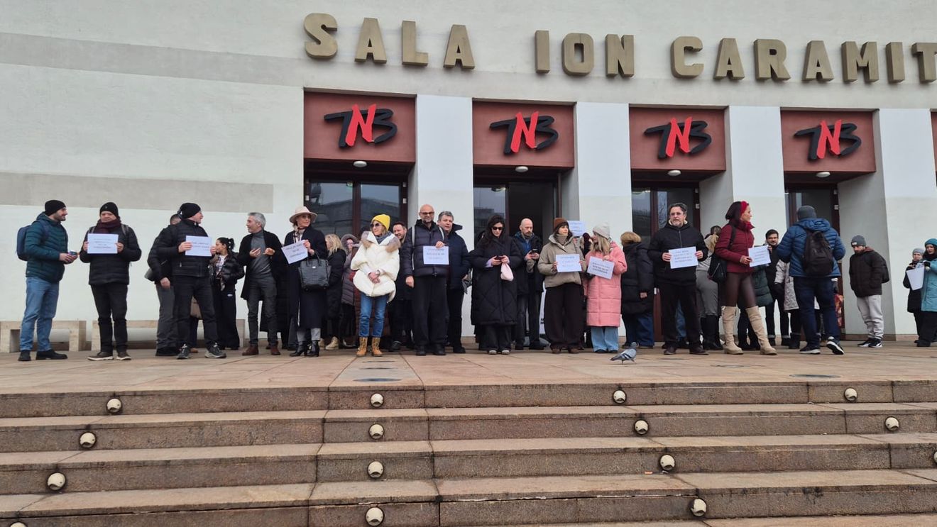 UPDATE FOTO VIDEO Protest al actorilor Teatrului Naţional „I.L. Caragiale” din Bucureşti împotriva aplicării unui program-pilot al Ministerului Culturii / Ministrul Culturii a retras propunerea