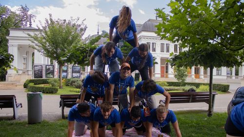 VIDEO Demo pentru viața de student/ Cazare în campus, cursuri, „treasure hunt”, seri de relaxare: tabăra de vară a Universității Tehnice din Cluj