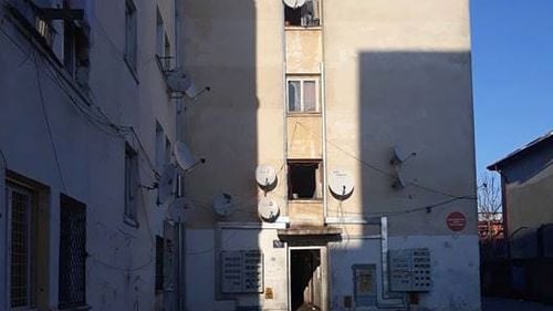 Primăria Alexandria va muta romii săraci ai orașului în containere, lângă cimitir