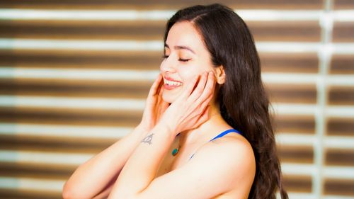 Chiar funcționează yoga facială? Experții se pronunță asupra efectelor sale de slăbire și anti-îmbătrânire