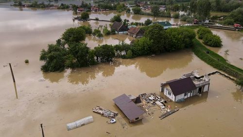 METEO  Avertizări Cod portocaliu şi Cod galben de inundaţii pe râuri din 20 de judeţe