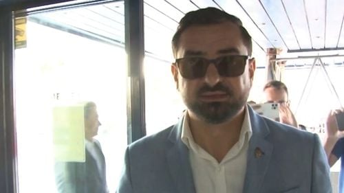 Fostul ministru al Agriculturii, Adrian Chesnoiu, este audiat la DNA Timișoara / Procurorii i-au comunicat începerea urmăririi penale