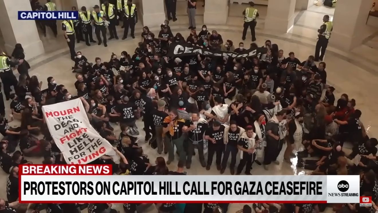 VIDEO Peste 300 de persoane au fost arestate după ce s-au adunat la Capitoliu pentru a protesta faţă de războiul dintre Israel şi Hamas