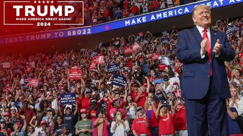 Fosta directoare de comunicare a Casei Albe în mandatul lui Trump mărturiseşte că acesta i-a spus să nege aventura cu Stormy Daniels