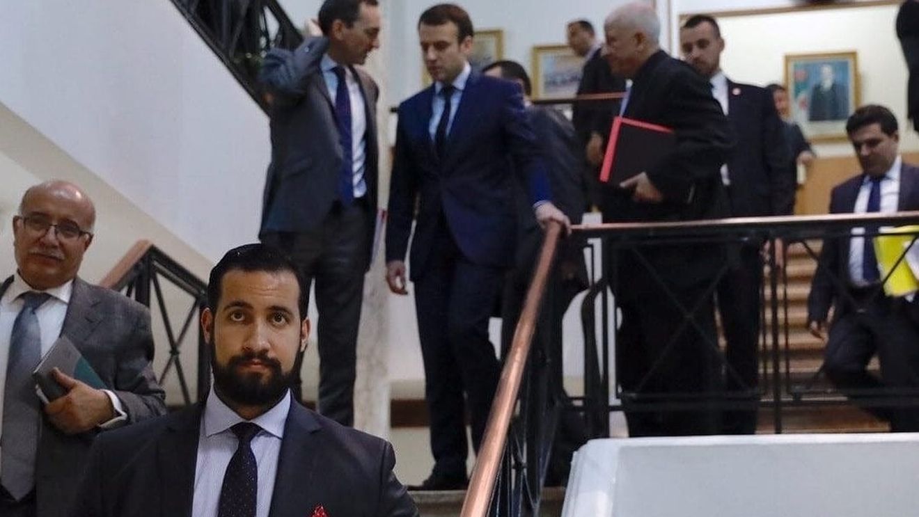 Fost colaborator al lui Macron, condamnat la 3 ani de închisoare, din care doi cu suspendare / Alexandre Benalla a atacat manifestanți în timpul unor proteste anti-capitalism acum trei ani