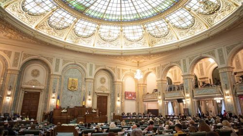 Mai mulți angajaţi ai Senatului României, suspectați de implicare într-o schemă de obținere a unor credite cu documente false, cu prejudiciu de 5,7 milioane de lei