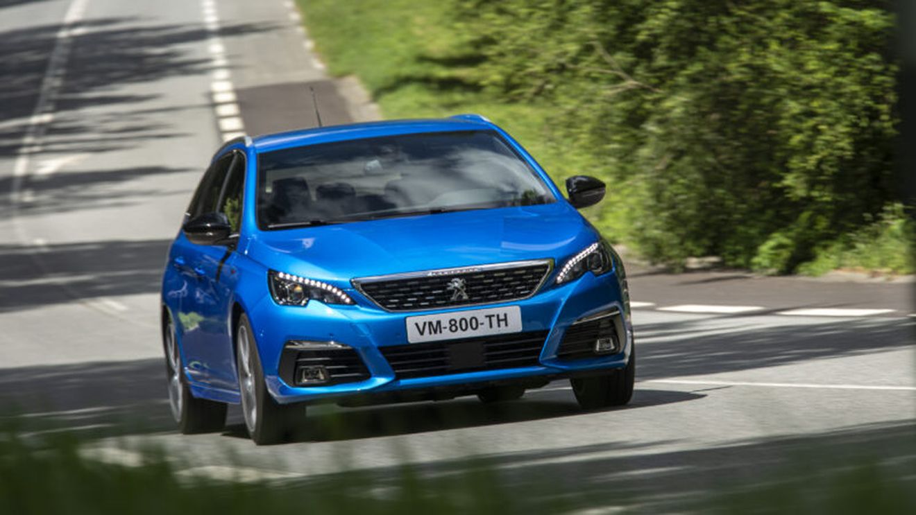 Concedieri la Renault și Stellantis. Industria auto intră într-o reorganizare accelerată