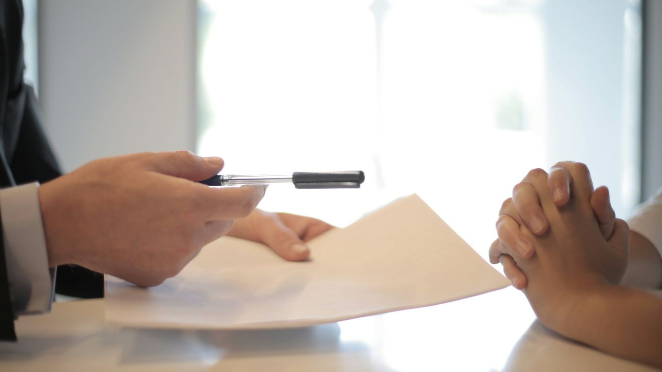 Angajări la Agenția care acreditează școlile. ARACIP scoate la concurs 20 de posturi de consilieri juridici, experți și șefi de serviciu / În paralel, Guvernul caută să reducă numărul de bugetari