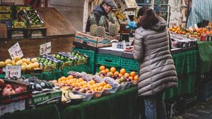 Bilanț după patru zile de controale la importurile de fructe și legume: Au fost verificate 430 de camioane și 3 depozite, au fost date amenzi de peste jumătate de milion de lei și au fost distruse peste 80 de tone de legume și fructe / Cele mai multe produse cu probleme provin din Polonia, Ungaria și China