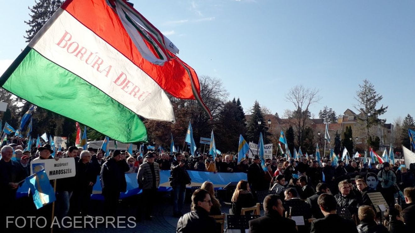 De Centenarul Unirii, miting pentru autonomia ”Ținutului secuiesc” la Sfântu Gheorghe. Participare sub așteptări, ca și la mitingul din martie