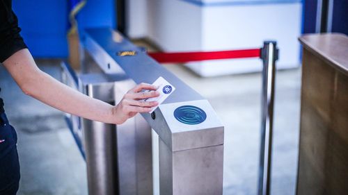 Intrare pe bază de cartelă pentru angajații ministerului muncii/ Turcan: Sistemul electronic de acces va permite generarea automată a pontajelor în format electronic și este corelat cu softul de salarii