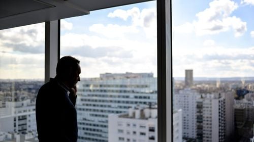 Parlamentarilor europeni li s-au oferit pungi anti-spionaj pentru telefoanele lor, cu ocazia unei vizite în Ungaria