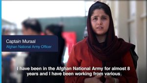 O femeie căpitan în armata afgană este evacuată cu familia ei de militarii britanici la Kabul