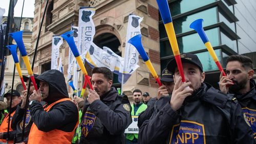 Sindicaliștii din poliție i-au cerut ministrului Bode intrarea în grila de salarizarea cu data de 1 iunie, acordarea normei de hrană actualizate și scoaterea pensiilor militare din PNRR: Asteptam cu interes emiterea OUG de care depinde renunțarea la mișcările de protest