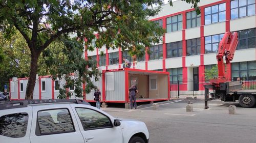 Demisie în bloc a directorilor de la cea mai mare școală din București – Hamburg 195 / Peste 230 de părinți merg în instanță și acuză haos înainte de începerea școlii