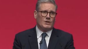 Premierul britanic îi denunţă, în plină polemică cu Musk, pe ”cei care răspândesc minciuni şi dezinformarea”, după ce miliardarul cere alegeri anticipate în regat şi acuză autorităţile într-un vast dosar de violuri şi exploatare sexuală vechi de peste zece ani
