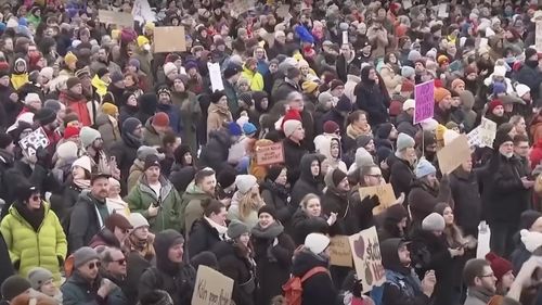 Sute de persoane au protestat la Berlin împotriva adoptării unei moţiuni anti-migraţie propuse de conservatori