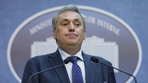 Ministrul de Interne, despre soarta lui Raed Arafat: E un audit la IGSU / După cazurile Apuseni, Colectiv, Caracal, Timișoara, au demisionat miniștri, premierul Ponta, iar la inspectoratul pentru situații de urgență e o atmosferă pozitivă, un spectacol de imagine