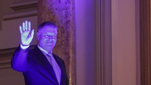 45 de ONG-uri reacționează dur după ce președintele Iohannis a amenințat sursele G4Media: Considerăm gravă amenințarea voalată făcută de președinte / Iohannis a vulnerabilizat și a adus un atac direct atât la adresa avertizorilor de integritate, cât și a libertății presei