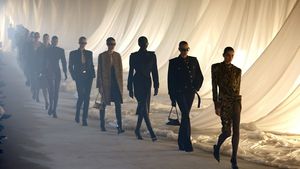 Un nou capitol pentru casa de modă Balmain: debutul lui Antonin Tron și cum schimbă direcția casei