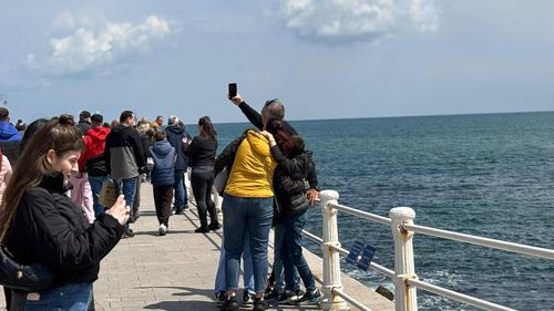 Faleza din Constanța, neîncăpătoare în minivacanța de 1 Mai / Cât costă un bilet de intrare la Cazinou